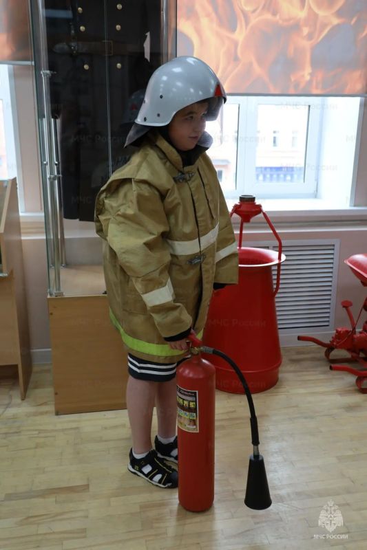 Безопасность - это вaжно!. В гостях в музейно-выставочном центре Главного управления МЧС России по Калужской области побывали отдыхающие в пришкольном лагере частной школы IT Top School г. Калуги Безопасность - это вaжно!. В гостях в музейно-выставочном центре Главного управления МЧС России по Калужской области побывали отдыхающие в пришкольном лагере частной школы IT Top School г. Калуги