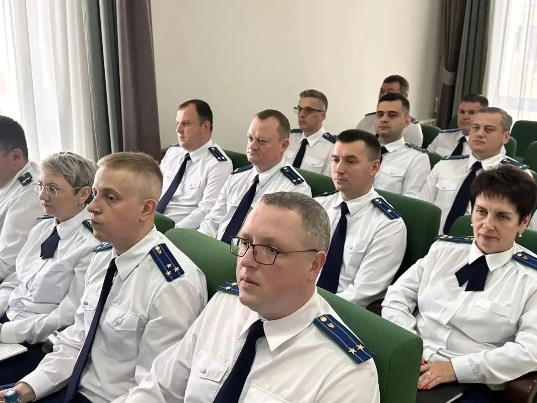 По-прежнему особое внимание уделяется разрешению обращений, поступающих в органы прокуратуры По-прежнему особое внимание уделяется разрешению обращений, поступающих в органы прокуратуры