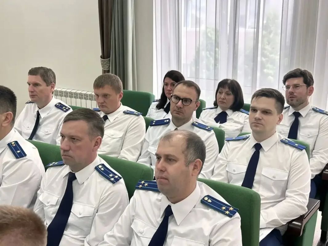 По-прежнему особое внимание уделяется разрешению обращений, поступающих в органы прокуратуры По-прежнему особое внимание уделяется разрешению обращений, поступающих в органы прокуратуры