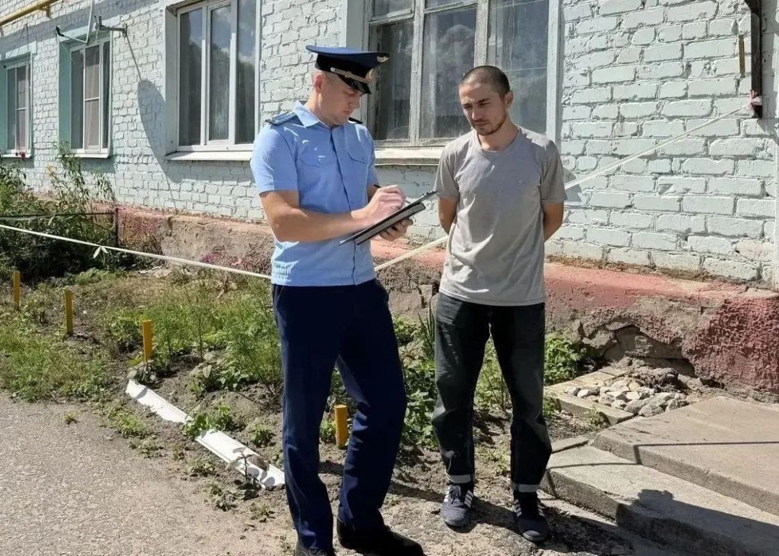 Жильцам дома в Хвастовичах залило квартиры из-за ремонта крыши