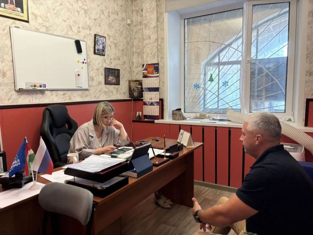 К депутату Светлане Мартыновой на личном приёме обратился житель улицы Стрелецкой по вопросу установления сервитута и обеспечения общего доступа к земельному участку, находящемуся в аренде