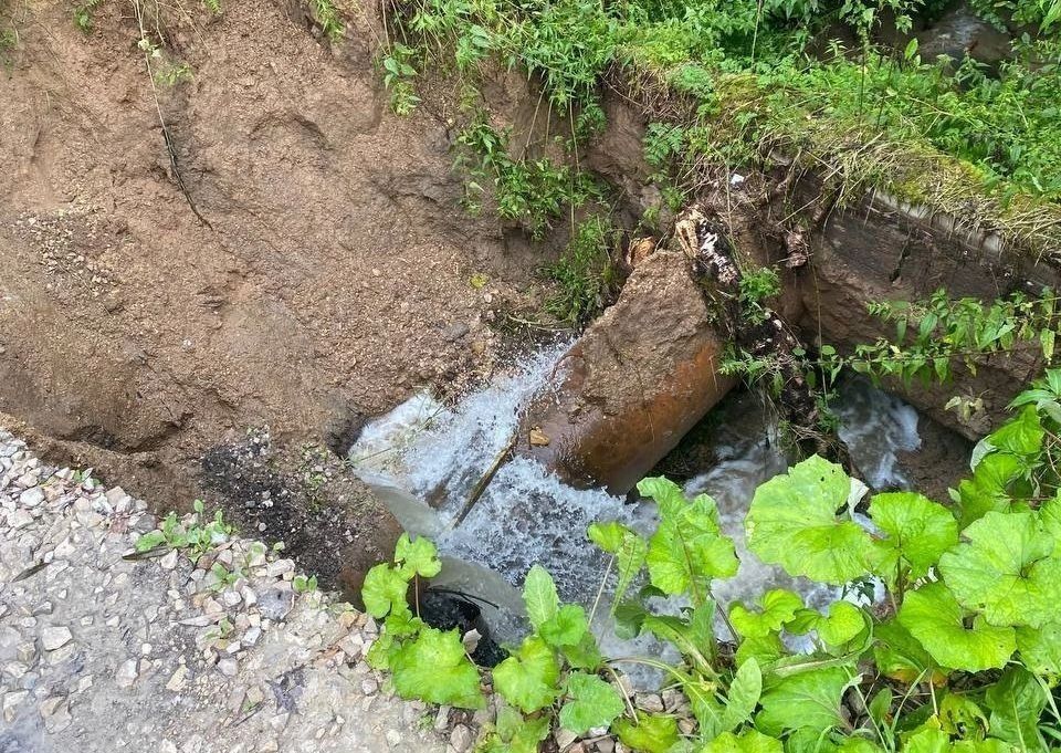 В Боровском районе более 200 семей могут остаться без доступа к дороге В Боровском районе более 200 семей могут остаться без доступа к дороге