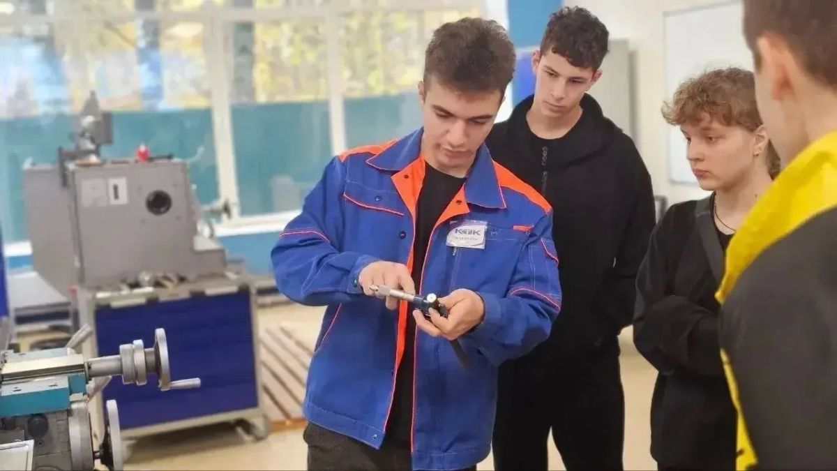 Владислав Шапша: Для выпускников школ сейчас ответственный этап в жизни Владислав Шапша: Для выпускников школ сейчас ответственный этап в жизни