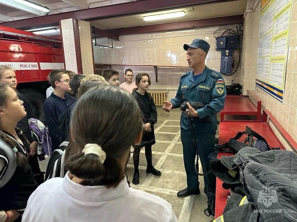 В гостях у огнеборцев: кировские школьники прикоснулись к профессии героев! В гостях у огнеборцев: кировские школьники прикоснулись к профессии героев!