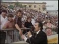 А вот вам к выходным немного эмигрантской песни)