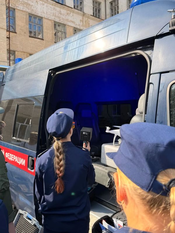Заместитель руководителя следственного управления поздравил людиновских школьников и кадет с началом учебного года Заместитель руководителя следственного управления поздравил людиновских школьников и кадет с началом учебного года