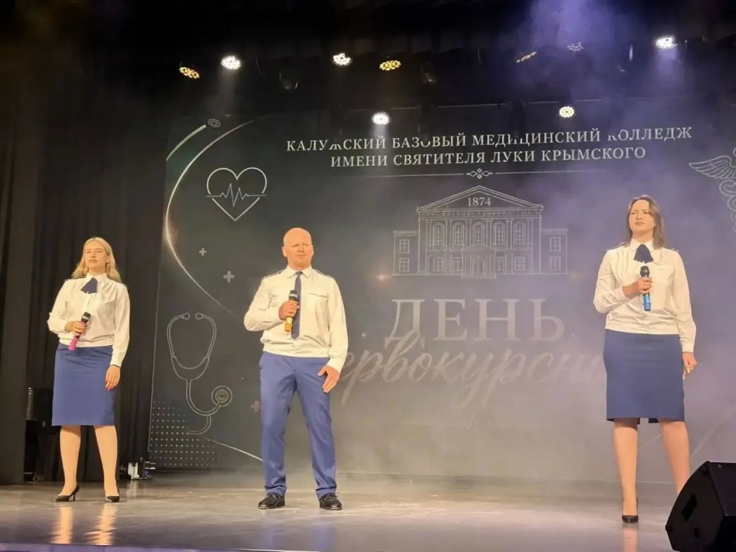 Прокурор области Константин Жиляков и работники прокуратуры области посетили образовательные учреждения и поздравили учеников школ и студентов колледжей с Днём знаний Прокурор области Константин Жиляков и работники прокуратуры области посетили образовательные учреждения и поздравили учеников школ и студентов колледжей с Днём знаний
