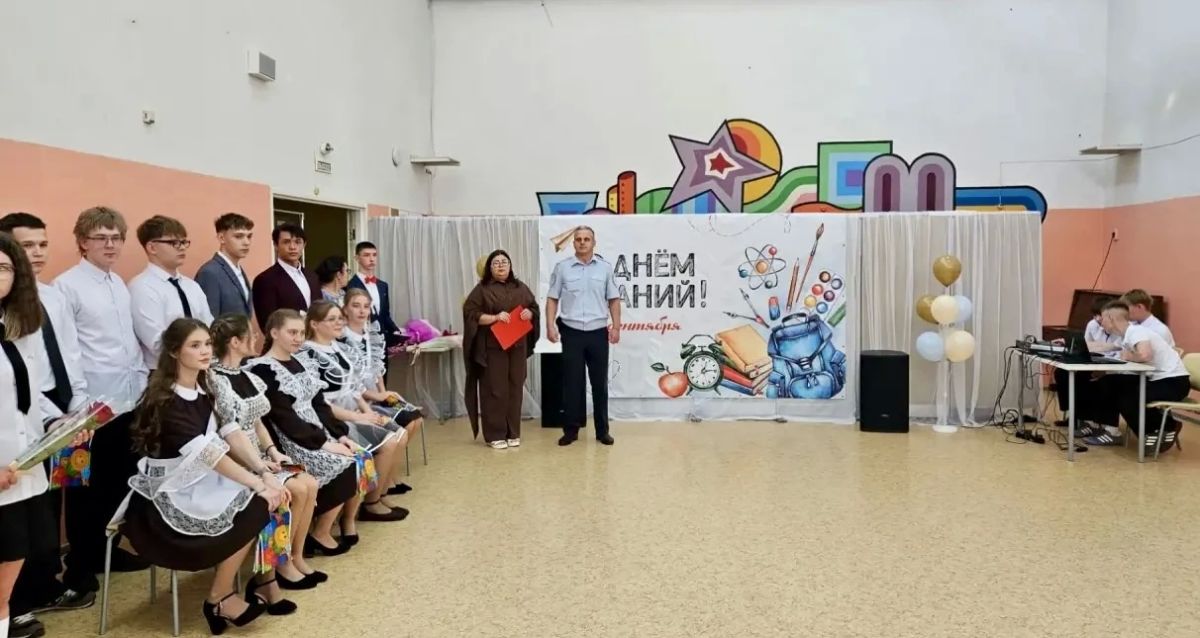 Сотрудники МОМВД России «Кировский» провели профилактические беседы со школьниками Сотрудники МОМВД России «Кировский» провели профилактические беседы со школьниками