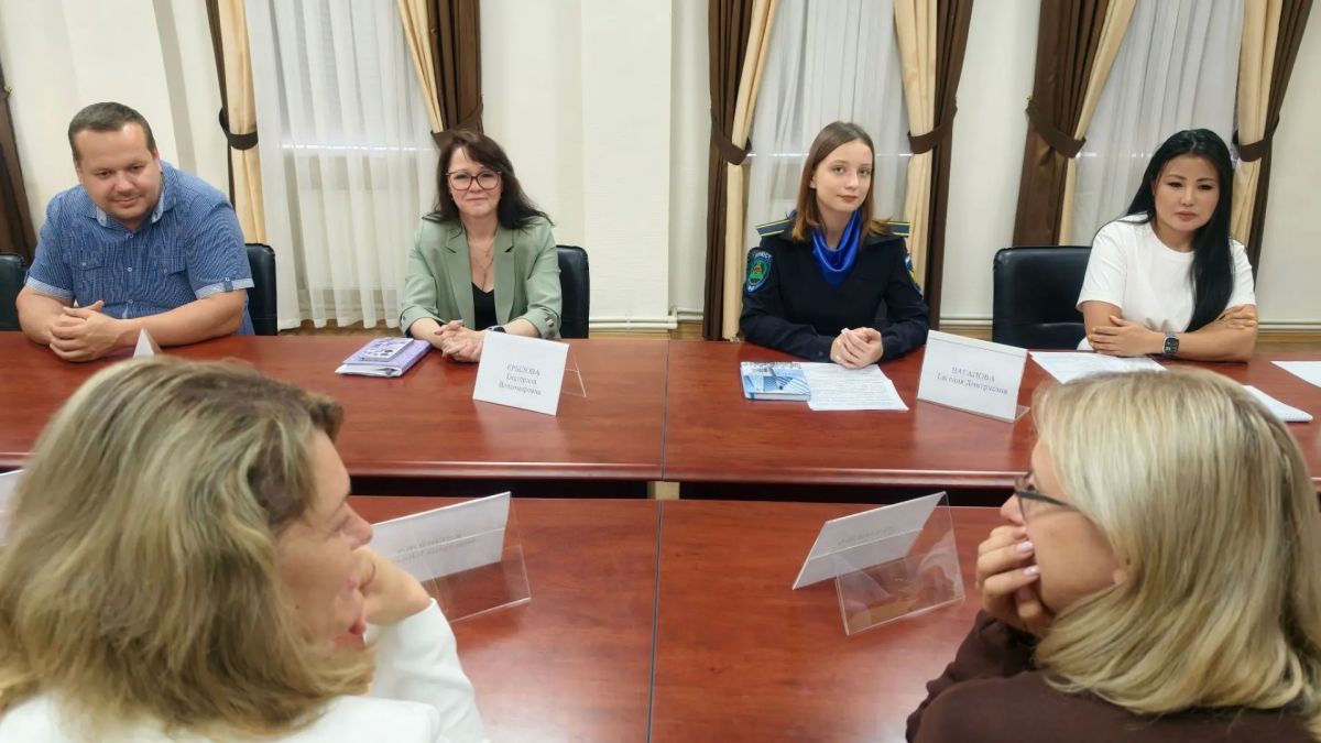 В следственном управлении СК России по Калужской области состоялась рабочая встреча с ветеранами следствия В следственном управлении СК России по Калужской области состоялась рабочая встреча с ветеранами следствия