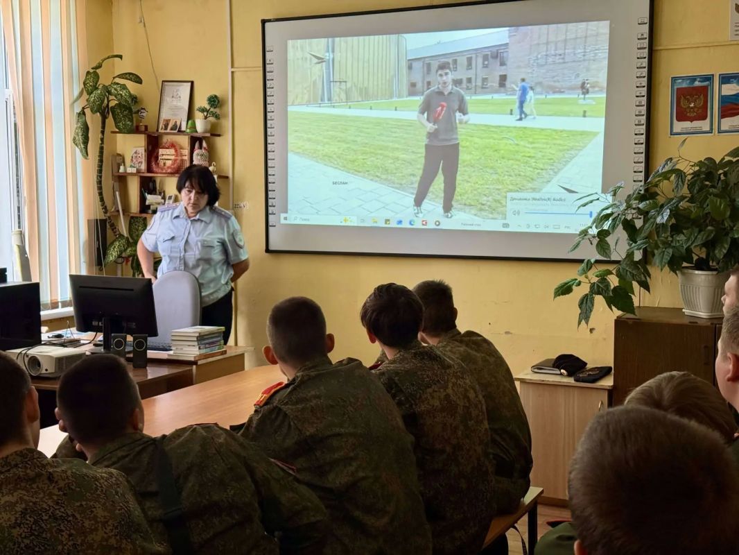 Сотрудники ОеМВД России «Перемышльское» провели комплекс профилактических мероприятий в образовательных учреждениях Сотрудники ОеМВД России «Перемышльское» провели комплекс профилактических мероприятий в образовательных учреждениях