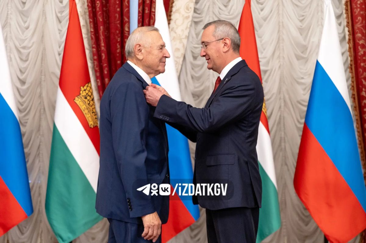 Владислав Шапша вручил государственные и областные награды двадцати жителям региона Владислав Шапша вручил государственные и областные награды двадцати жителям региона
