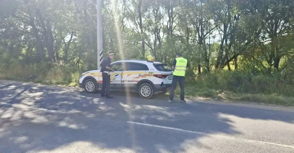 Сотрудники Госавтоинспекции и АТК провели в Тарусском муниципальном округе совместный рейд по безопасности перевозок легковым такси Сотрудники Госавтоинспекции и АТК провели в Тарусском муниципальном округе совместный рейд по безопасности перевозок легковым такси