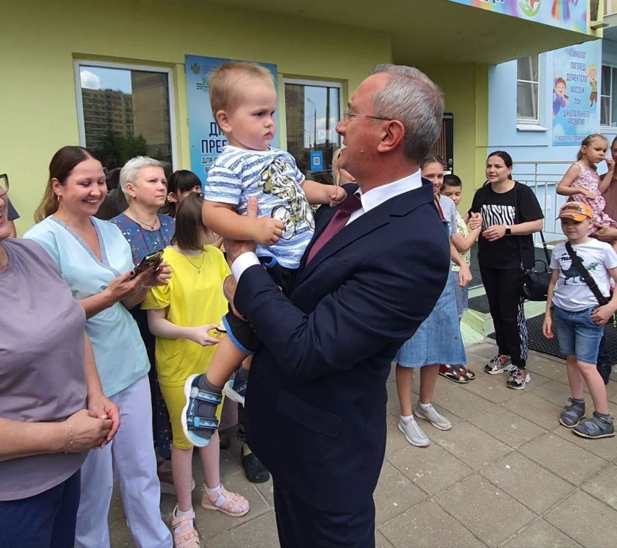Владислав Шапша: Недавно Глава нашего государства Владимир Путин назначил руководителем Фонда защиты детей Уполномоченного при Президенте РФ по правам ребёнка Марию Львову-Белову Владислав Шапша: Недавно Глава нашего государства Владимир Путин назначил руководителем Фонда защиты детей Уполномоченного при Президенте РФ по правам ребёнка Марию Львову-Белову