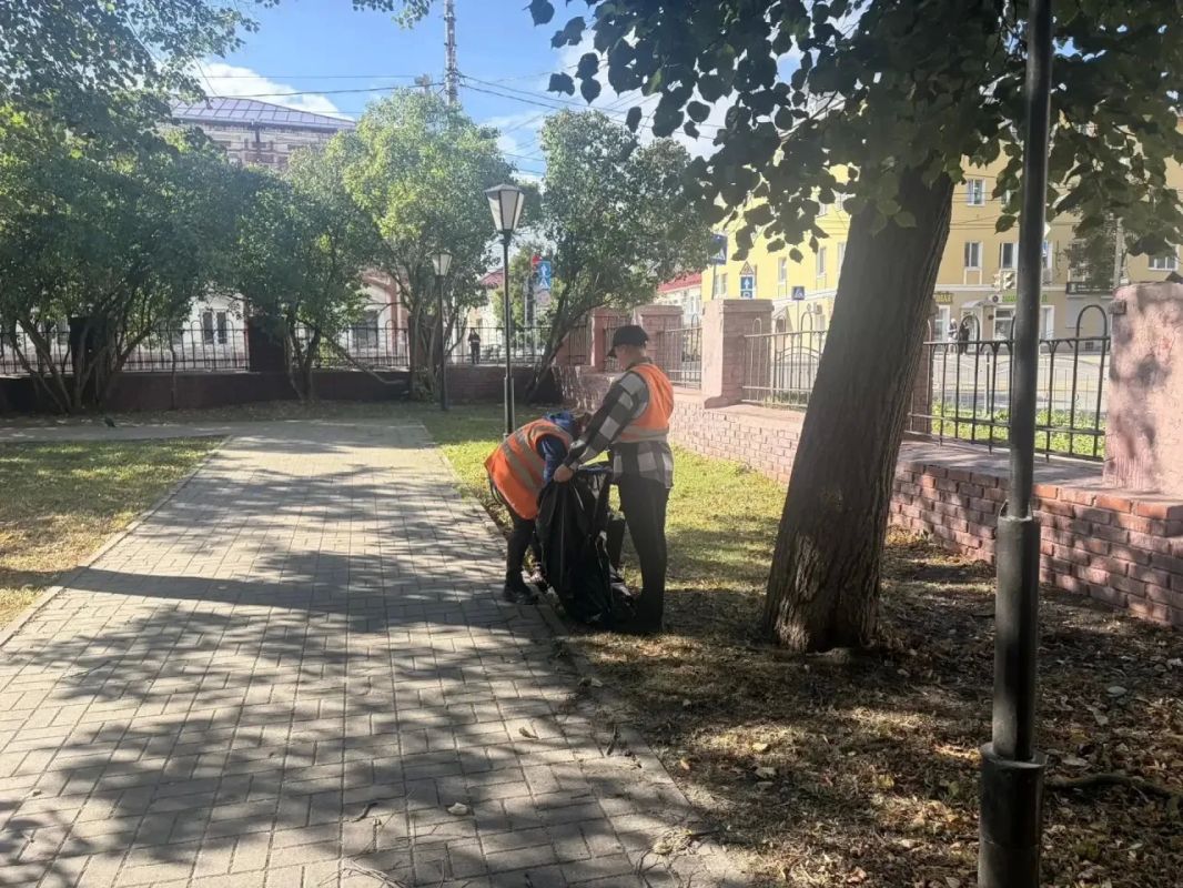 Чистые парки и скверы — это ежедневная работа Чистые парки и скверы — это ежедневная работа