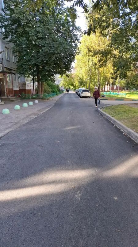 Продолжаем ремонтировать междворовые проезды Продолжаем ремонтировать междворовые проезды
