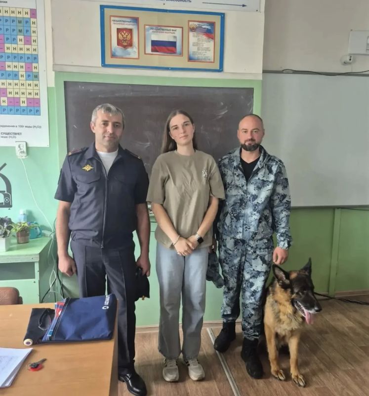 Сотрудники полиции провели профориентационную встречу с будущими выпускниками