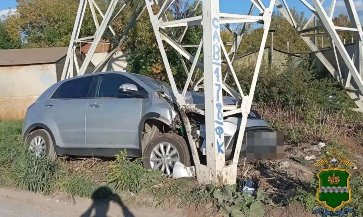 Трагедия в Калуге: водитель иномарки погиб при наезде на опору ЛЭП