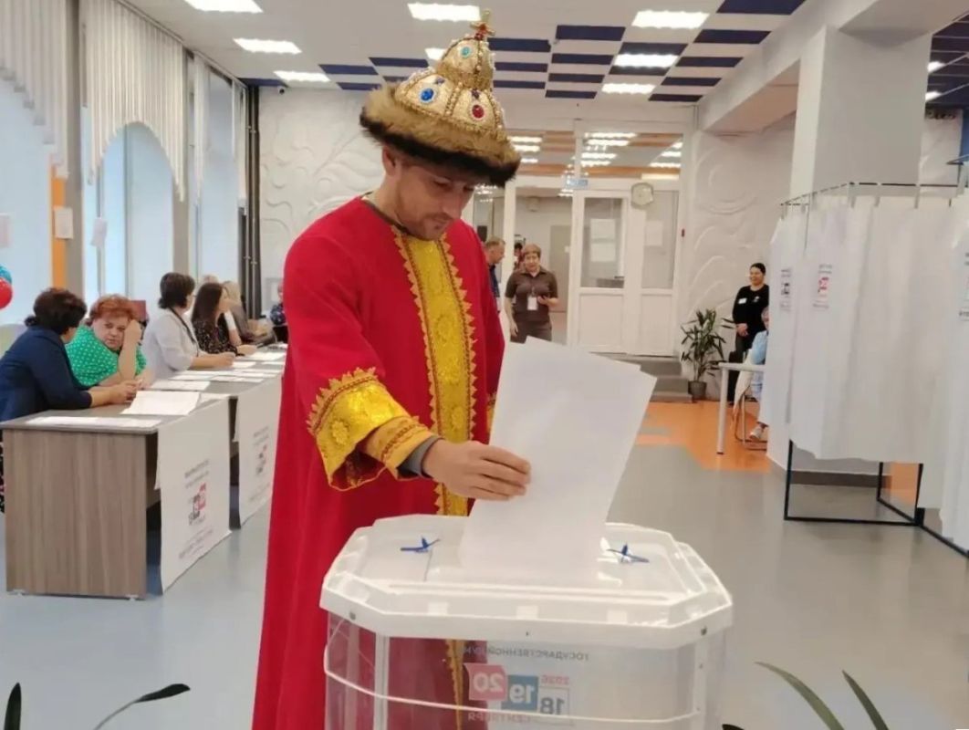 Хлебом-солью и костюмами: как проходят выборы в Калужской области Хлебом-солью и костюмами: как проходят выборы в Калужской области