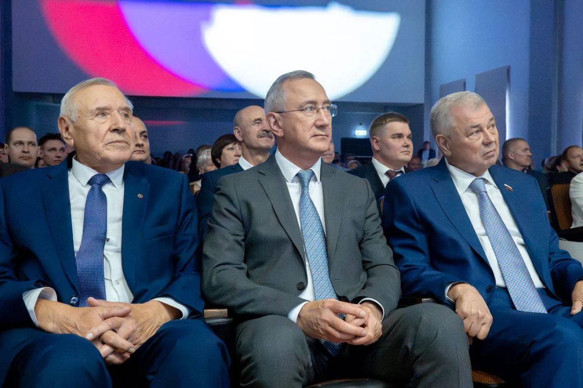 Владислав Шапша по поручению Владимира Путина вручил коллективу завода «Калужский двигатель» Орден Почета Владислав Шапша по поручению Владимира Путина вручил коллективу завода «Калужский двигатель» Орден Почета
