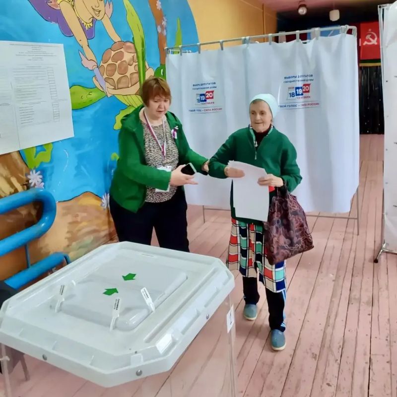 ВОЛОНТЕРЫ ПОМОГАЮТ ИЗБИРАТЕЛЯМ НА ВЫБОРАХ! ВОЛОНТЕРЫ ПОМОГАЮТ ИЗБИРАТЕЛЯМ НА ВЫБОРАХ!
