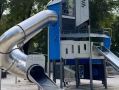 Современную детскую площадку обустраивают в центральном парке Калуги