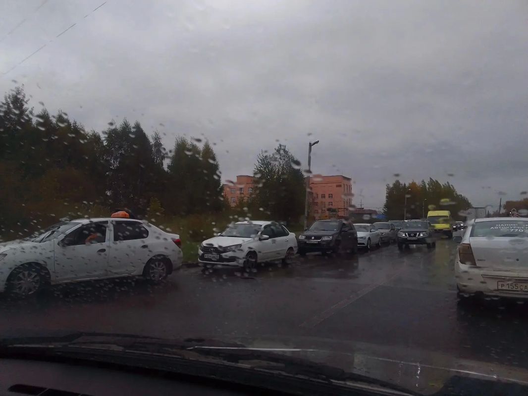 На Грабцевском шоссе в Калуге образовалась большая очередь на заправку
