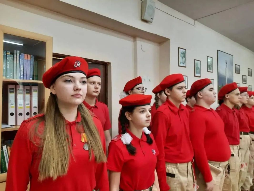 Дмитрий Денисов: В регионе с каждым годом все больше молодежи вступают в отряды «ЮНАРМИИ», чтобы внести свой вклад в сохранение исторической памяти, развитие добровольческого движения и укрепление традиционных ценностей Дмитрий Денисов: В регионе с каждым годом все больше молодежи вступают в отряды «ЮНАРМИИ», чтобы внести свой вклад в сохранение исторической памяти, развитие добровольческого движения и укрепление традиционных ценностей