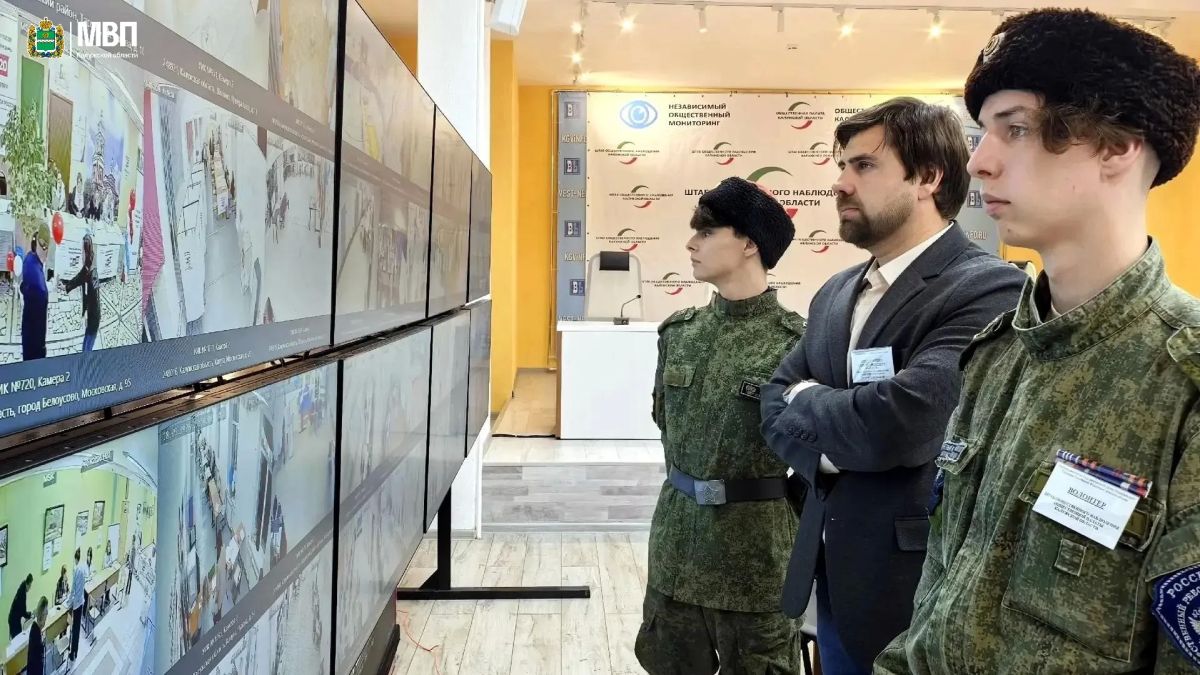 С 18 по 20 сентября казаки Калужского СКО «Молодёжное» круглосуточно обеспечивали охрану штаба общественного наблюдения Общественной палаты Калужской области С 18 по 20 сентября казаки Калужского СКО «Молодёжное» круглосуточно обеспечивали охрану штаба общественного наблюдения Общественной палаты Калужской области