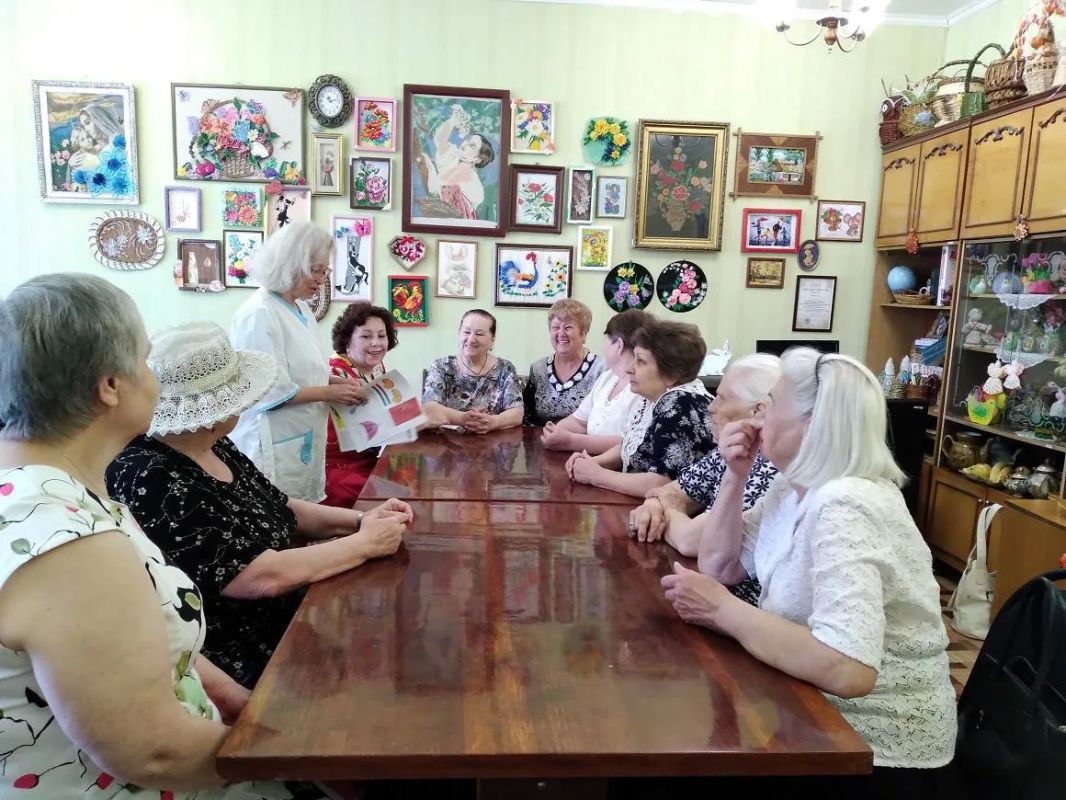 От имени Министерства труда и социальной защиты Калужской области и от себя лично сердечно поздравляю с Международным днём пожилых людей! От имени Министерства труда и социальной защиты Калужской области и от себя лично сердечно поздравляю с Международным днём пожилых людей!