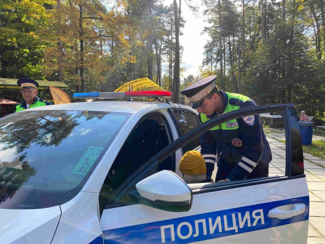 Обнинские полицейские совместно с Общественным советом провели мероприятие по изучению Правил дорожного движения в городском парке Обнинские полицейские совместно с Общественным советом провели мероприятие по изучению Правил дорожного движения в городском парке
