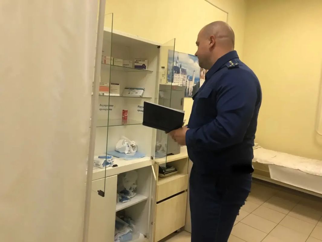 По результатам проверки прокуратуры Износковского района медицинский кабинет образовательного учреждения оснащен необходимым медицинским оборудованием