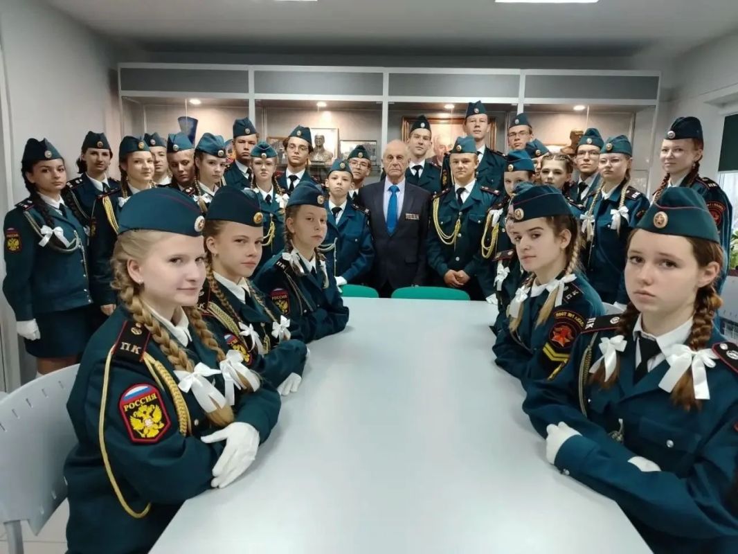 В стенах калужского Поста №1 прошёл очередной урок мужества В стенах калужского Поста №1 прошёл очередной урок мужества