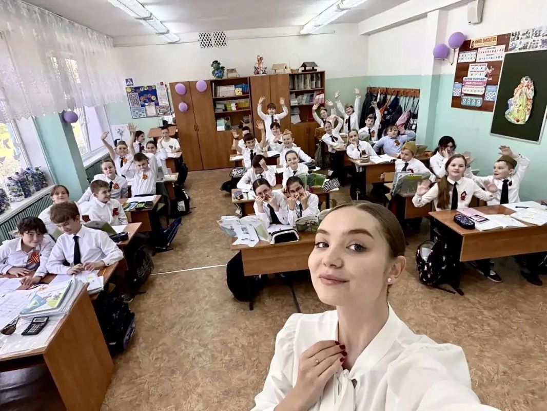 Владислав Шапша поздравил педагогов с профессиональным праздником