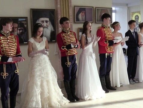 Молодые лейтенанты выступили на офицерском балу в Малоярославце