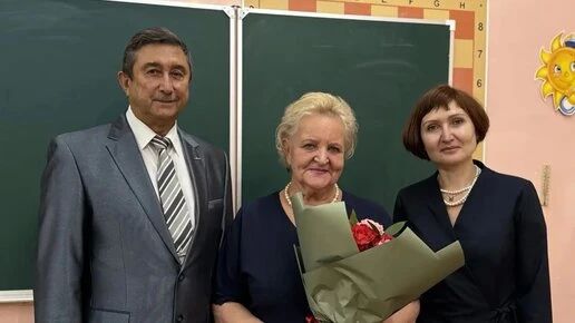 Шапша поздравил свою первую учительницу
