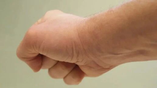 В Калуге мужчина пострадал в конфликте во дворе