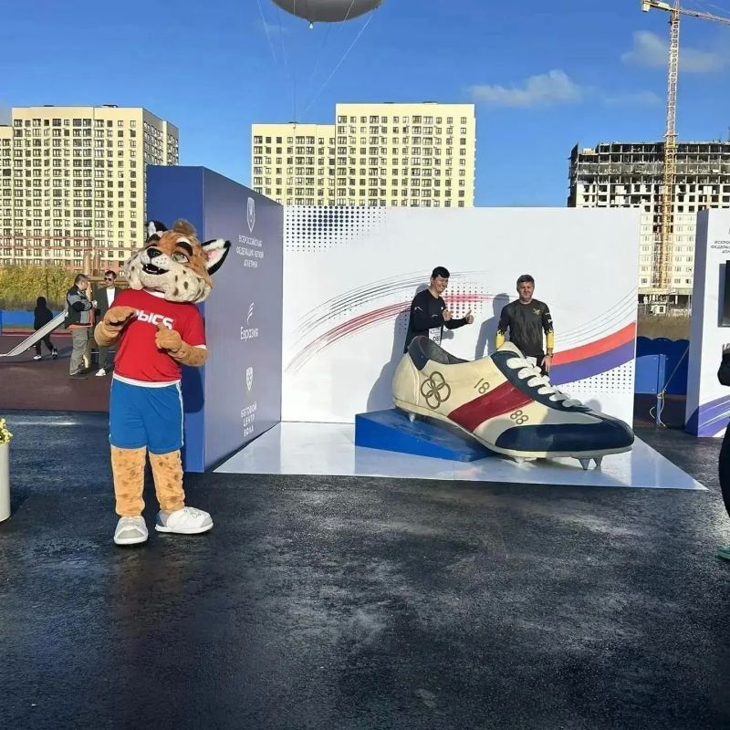 В Обнинске открылся бесплатный беговой центр ВФЛА В Обнинске открылся бесплатный беговой центр ВФЛА