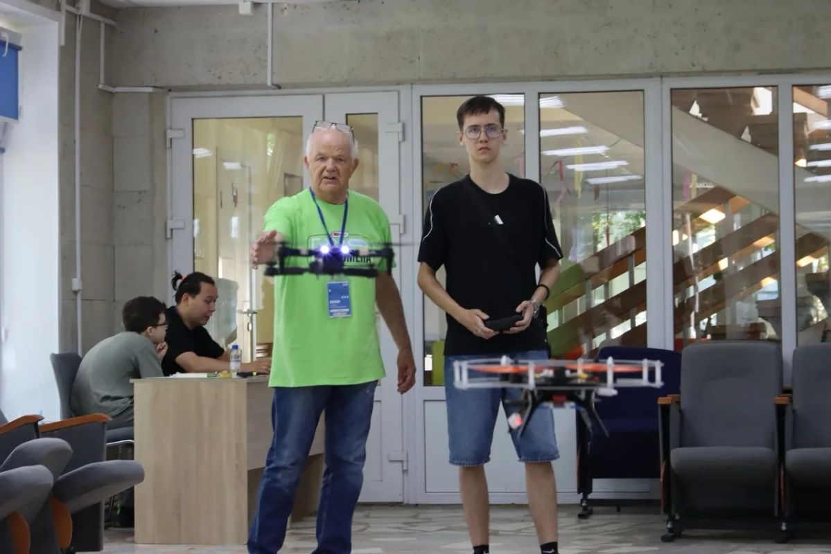 Владислав Шапша: Всегда с интересом общаюсь с ребятами, которые помимо школьной программы занимаются творчеством, наукой, техническими направлениями Владислав Шапша: Всегда с интересом общаюсь с ребятами, которые помимо школьной программы занимаются творчеством, наукой, техническими направлениями