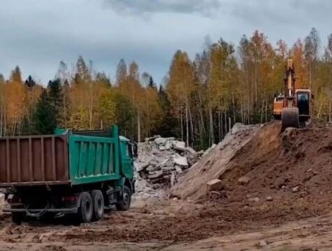 В Людинове снесли старое здание больницы