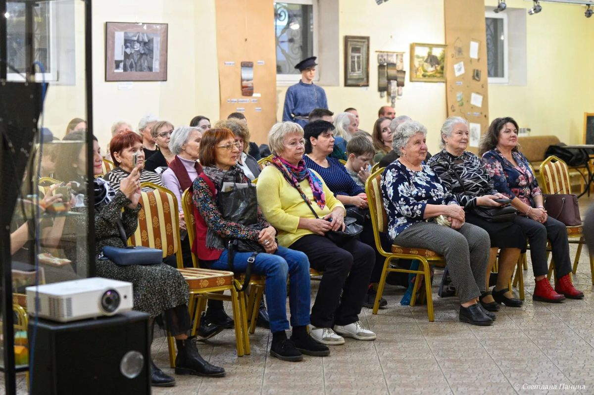 Тепло родного дома. Что такое родной дом? Этим вопросом задалась группа калужских художников под кураторством Варвары и Алины Бушуевых Тепло родного дома. Что такое родной дом? Этим вопросом задалась группа калужских художников под кураторством Варвары и Алины Бушуевых