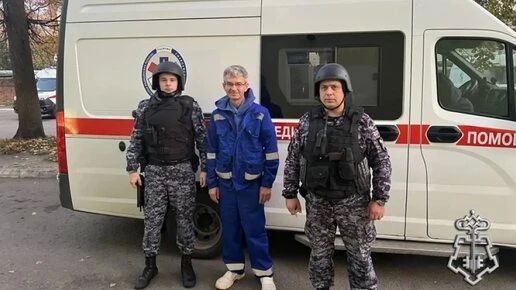 В Калуге агрессивный пациент угрожал работникам скорой помощи ножом и битой