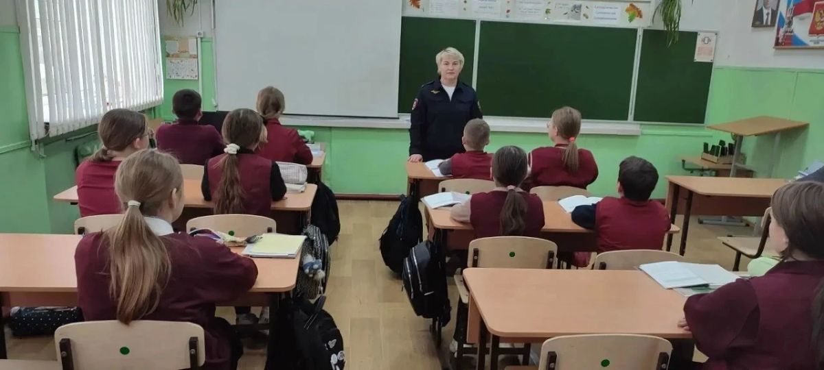Полицейские Людиновского муниципального округа провели акцию «Ночной патруль» Полицейские Людиновского муниципального округа провели акцию «Ночной патруль»
