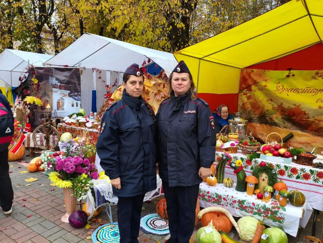 Сотрудники МОМВД России «Юхновский» обеспечили охрану общественного порядка во время проведения «Покровской ярмарки»