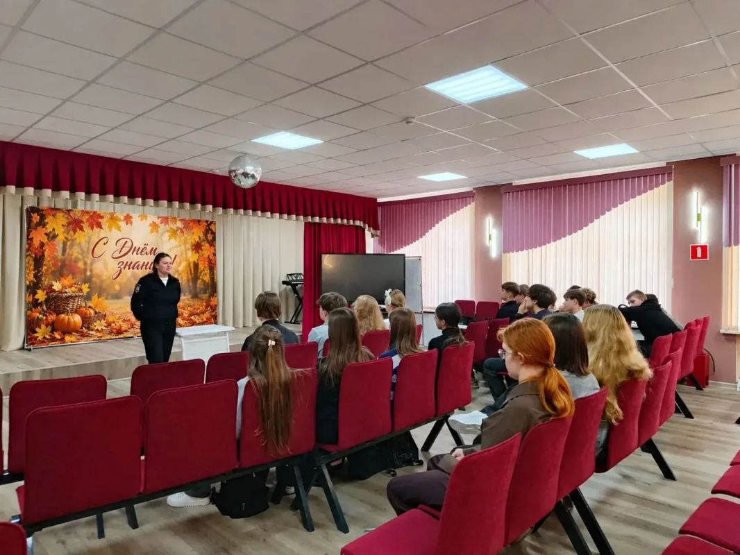 Сотрудники полиции Юхновского района рассказали школьникам о службе в органах внутренних дел