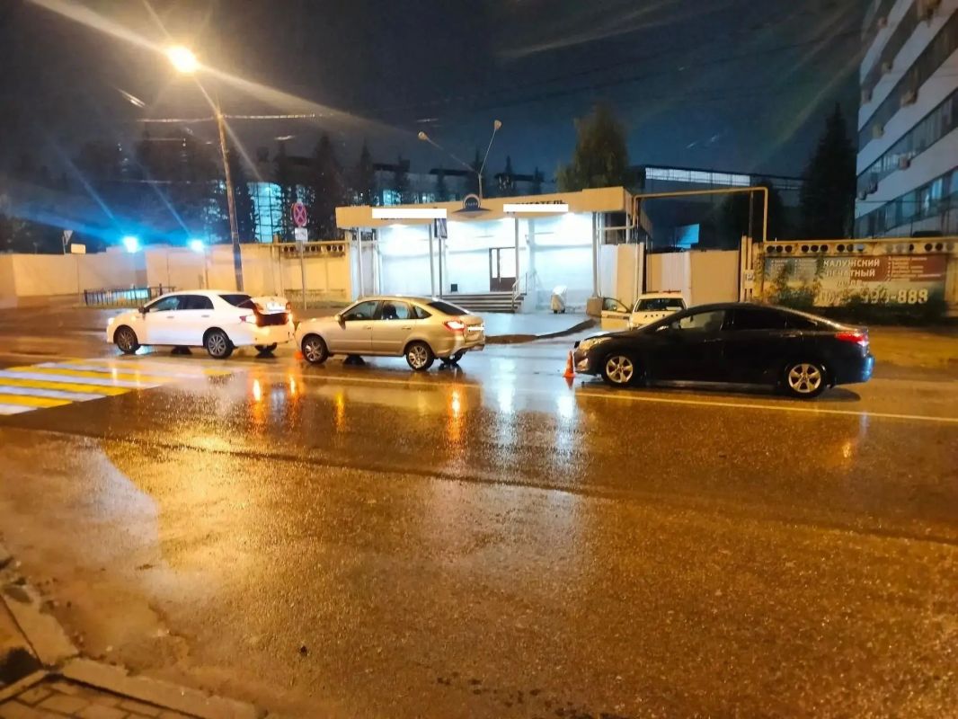 54-летняя калужанка получила травмы в тройном ДТП