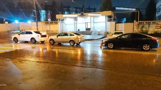 В Калуге на улице Путейской произошло ДТП с тремя машинами