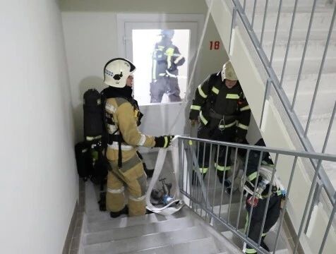 Калужские пожарные провели учения в 19-этажном доме