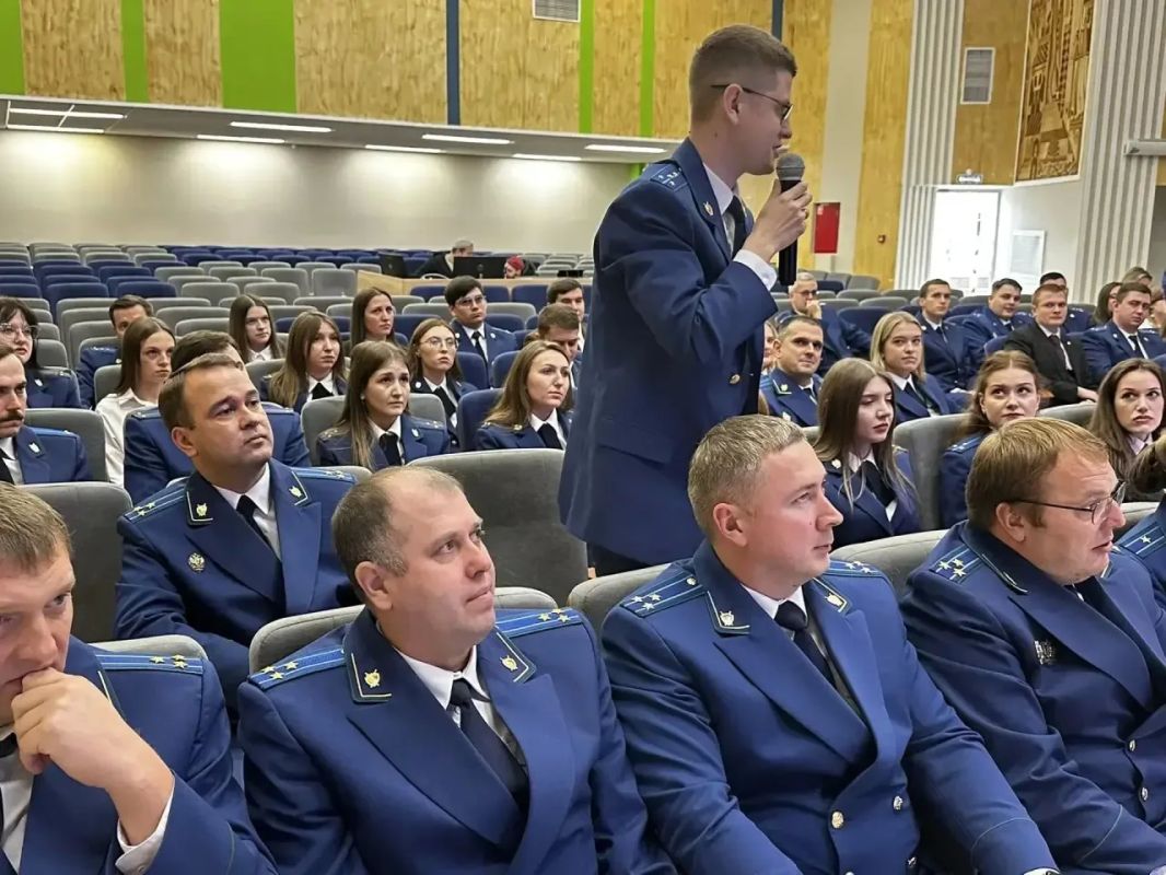 В формате вопросы-ответы проведены встречи с главным врачом Калужского дома ребенка Надеждой Трояновской, генеральным директором ОАО КАДВИ Евгением Галынским, с генеральным директором ФЭИ им.Лейпунского Андреем Лебезовым В формате вопросы-ответы проведены встречи с главным врачом Калужского дома ребенка Надеждой Трояновской, генеральным директором ОАО КАДВИ Евгением Галынским, с генеральным директором ФЭИ им.Лейпунского Андреем Лебезовым