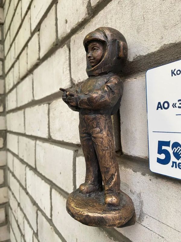 Космонавтика-переводчика русского жестового языка открыли в Калуге