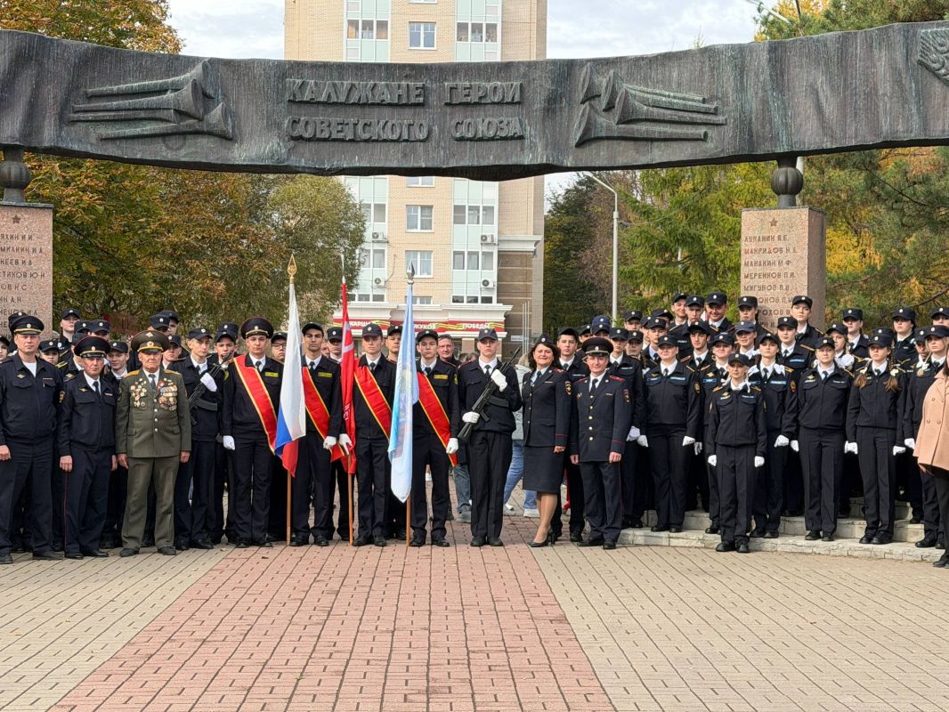 В Калуге сотрудники полиции приняли участие в церемонии принятия присяги кадетами